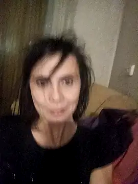 Francenia lolis online show from February 15, 2026, 7:32 pm