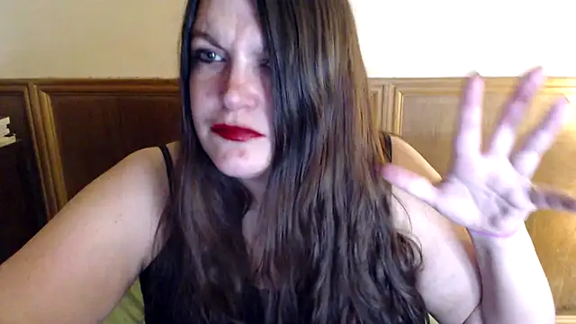 evabella  online show from March 6, 2025, 9:42 pm