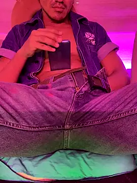 Snapshot of thesummerboy chatting on December 3, 2024, 11:22 am thesummerboy online show from December 3, 2024, 11:22 am