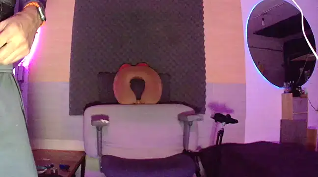 Snapshot of thesummerboy chatting on February 6, 2025, 3:16 am thesummerboy online show from February 6, 2025, 3:16 am