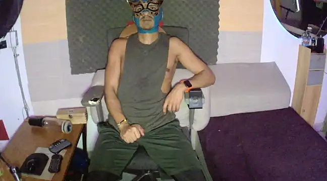 Snapshot of thesummerboy chatting on February 9, 2025, 9:58 am thesummerboy online show from February 9, 2025, 9:58 am