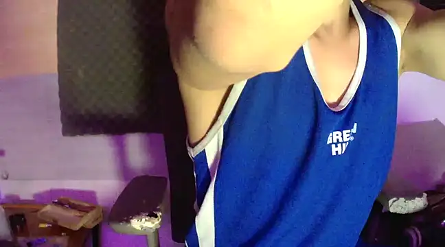 Snapshot of thesummerboy chatting on February 11, 2025, 11:10 am thesummerboy online show from February 11, 2025, 11:10 am