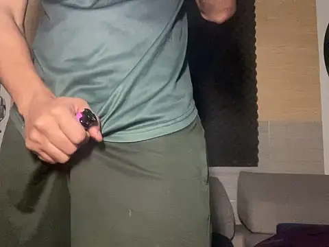 Snapshot of thesummerboy chatting on March 16, 2025, 8:32 am thesummerboy online show from March 16, 2025, 8:32 am