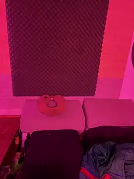 Snapshot of thesummerboy chatting on March 17, 2025, 10:38 am thesummerboy online show from March 17, 2025, 10:38 am