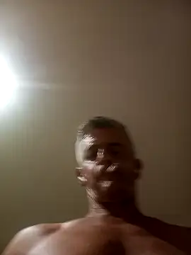 Snapshot of NICJOHNS chatting on December 24, 2024, 5:05 am NICJOHNS online show from December 24, 2024, 5:05 am