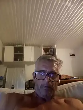 Snapshot of NICJOHNS chatting on February 14, 2025, 7:02 pm NICJOHNS online show from February 14, 2025, 7:02 pm