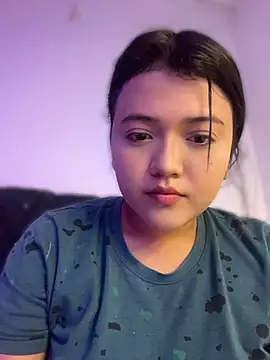 alisson carolina73 online show from April 12, 2026, 11:21 pm