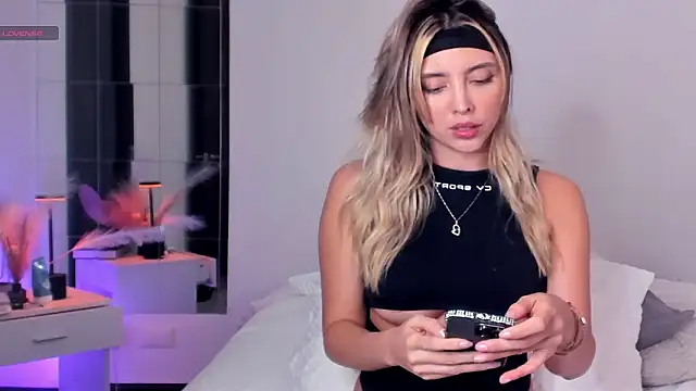 sammanthalove online show from March 15, 2026, 3:23 am