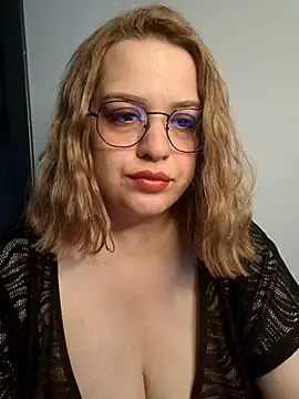 cansuozell online show from September 16, 2025, 3:02 pm