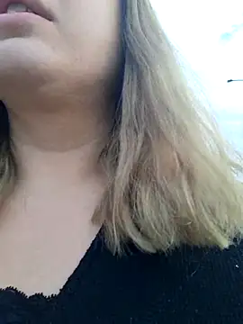 cansuozell online show from November 26, 2025, 5:41 am