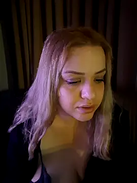 cansuozell online show from April 17, 2026, 8:45 pm