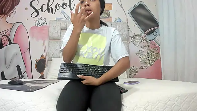 Snapshot of KOURTNEY-- chatting on January 14, 2025, 1:58 am KOURTNEY-- online show from January 14, 2025, 1:58 am