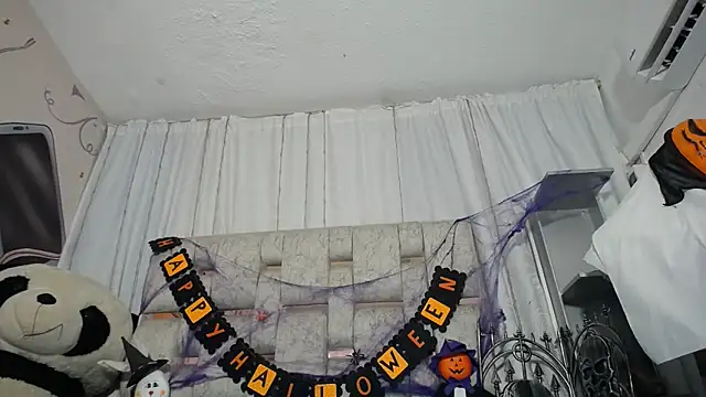 KOURTNEY-- online show from October 31, 2025, 1:28 am