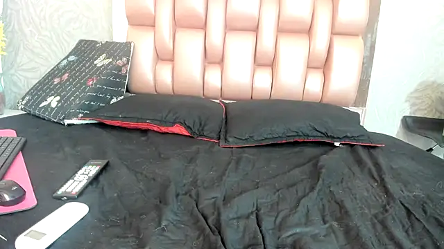 KOURTNEY-- online show from November 15, 2025, 2:09 am