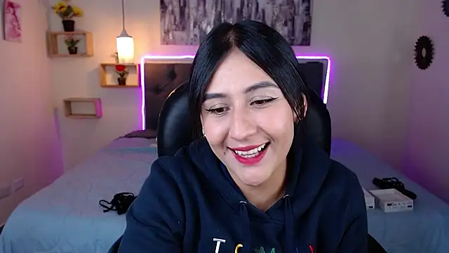 mia aira online show from February 18, 2025, 8:25 pm