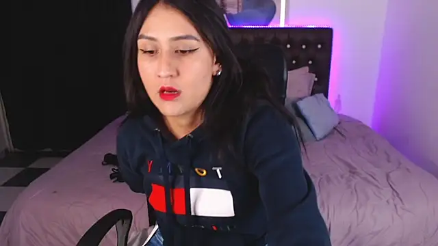 mia aira online show from March 11, 2025, 8:09 pm