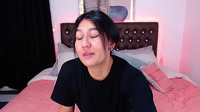 mia aira online show from March 17, 2025, 8:40 pm