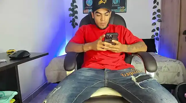 mikee scooth online show from February 19, 2025, 4:44 am