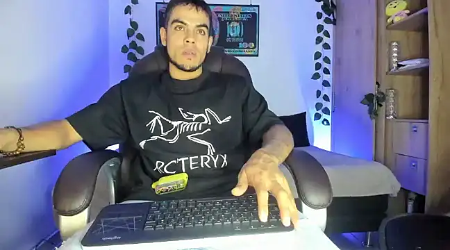 mikee scooth online show from March 7, 2025, 3:29 am