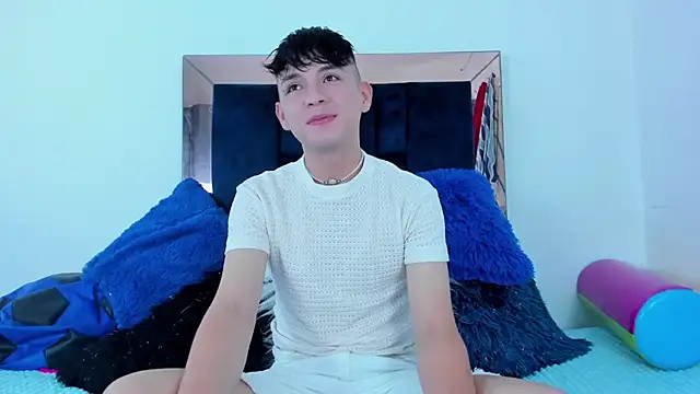 Snapshot of Bragam_Stiven chatting on March 18, 2025, 7:42 pm Bragam Stiven online show from March 18, 2025, 7:42 pm
