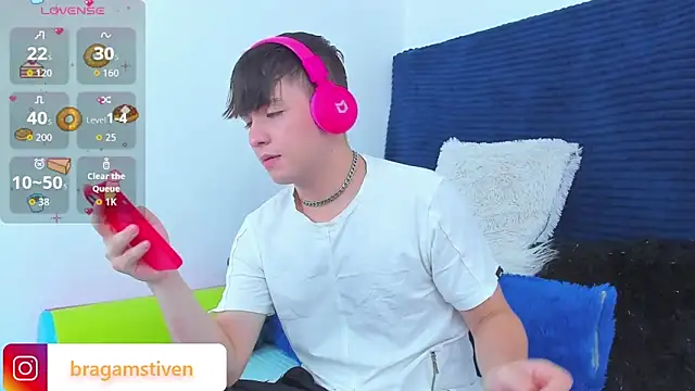 Snapshot of Bragam_Stiven chatting on October 3, 2025, 12:24 pm Bragam Stiven online show from October 3, 2025, 12:24 pm