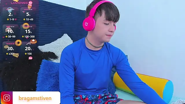 Snapshot of Bragam_Stiven chatting on October 4, 2025, 10:35 am Bragam Stiven online show from October 4, 2025, 10:35 am