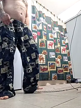 PNTlooker256 online show from February 9, 2026, 12:03 am