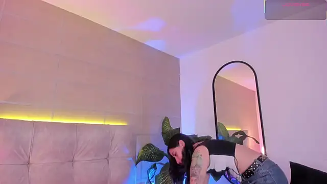 Karito-28 online show from November 4, 2025, 1:32 pm