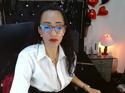 Snapshot of SamaraMartinez chatting on February 18, 2025, 1:55 pm SamaraMartinez online show from February 18, 2025, 1:55 pm