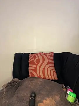 NickyBabes online show from April 6, 2026, 9:32 am