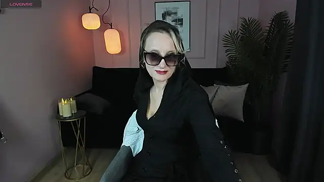 Snapshot of Queen_Anna_ chatting on January 30, 2025, 11:55 am Queen Anna online show from January 30, 2025, 11:55 am