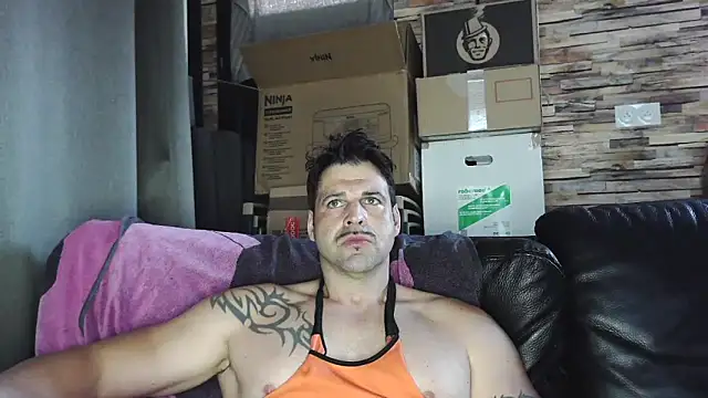 XxBigboybandxX online show from April 7, 2026, 7:42 am