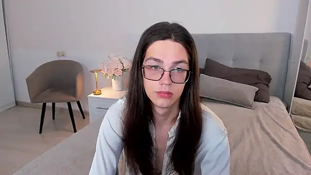 Alfreda Mills online show from September 21, 2025, 10:50 am