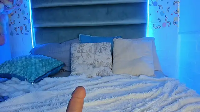 MelodiLovee  online show from December 24, 2024, 3:47 pm