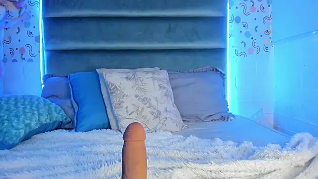 MelodiLovee  online show from December 28, 2024, 3:37 pm