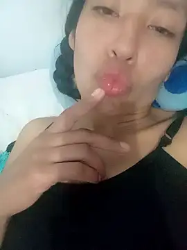 karolinee 66  online show from December 3, 2024, 4:03 am