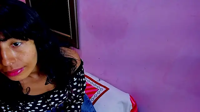 karolinee 66  online show from October 19, 2025, 2:40 pm