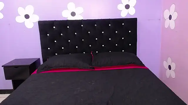 Snapshot of karolinee_66_ chatting on February 26, 2026, 3:49 am karolinee 66 online show from February 26, 2026, 3:49 am