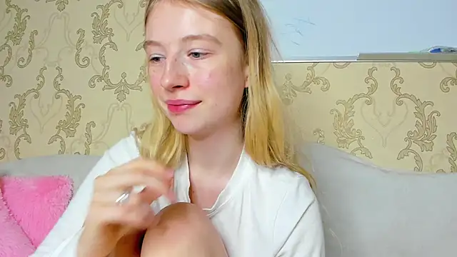 minidivaa  online show from December 6, 2024, 2:46 am