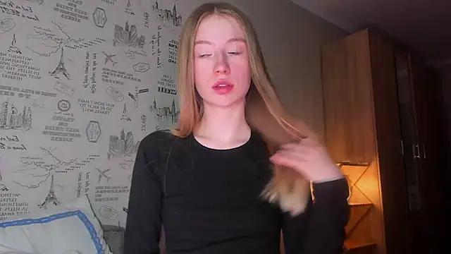 minidivaa  online show from November 2, 2025, 6:32 pm