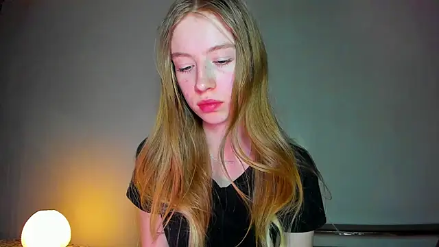 minidivaa  online show from April 8, 2026, 7:58 pm