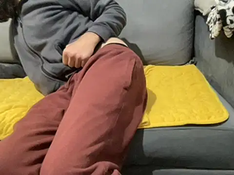 4small4inchlol online show from February 10, 2025, 9:47 am