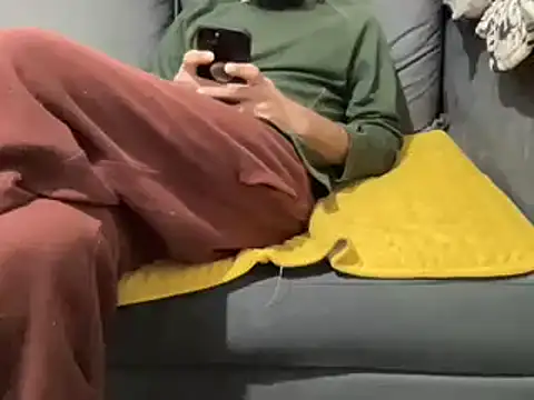 4small4inchlol online show from February 13, 2025, 6:48 pm