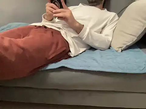 4small4inchlol online show from November 25, 2025, 10:10 pm