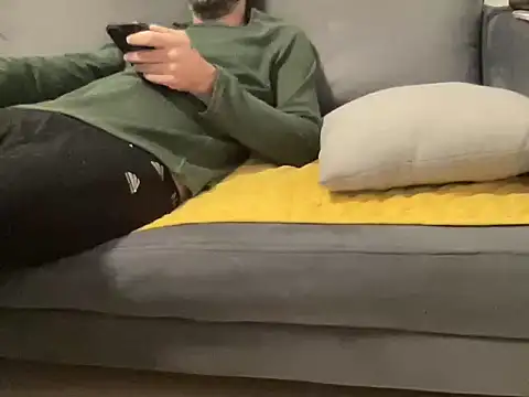 Snapshot of 4small4inchlol chatting on January 17, 2026, 12:59 am 4small4inchlol online show from January 17, 2026, 12:59 am