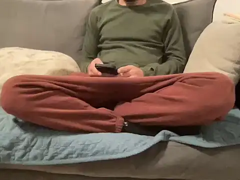 Snapshot of 4small4inchlol chatting on February 18, 2026, 7:32 pm 4small4inchlol online show from February 18, 2026, 7:32 pm