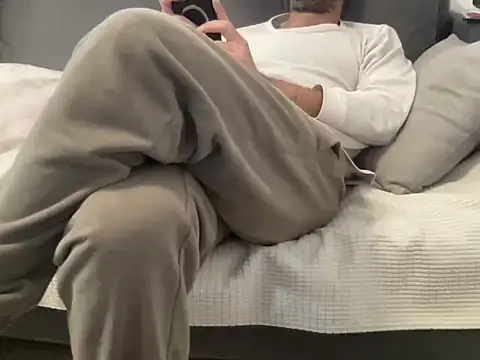 4small4inchlol online show from March 20, 2026, 2:11 pm