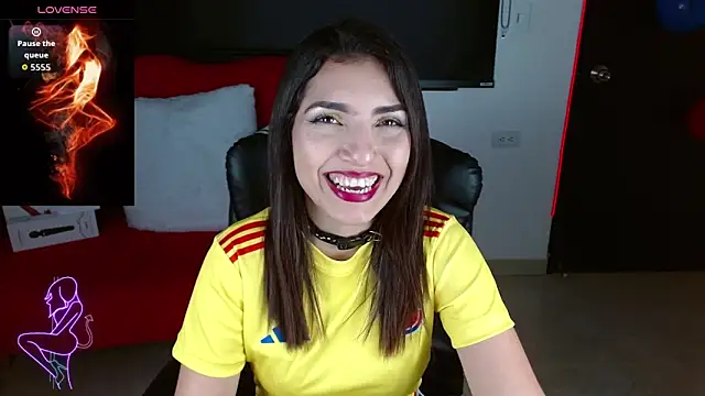 Carolaine69  online show from September 9, 2025, 1:21 pm