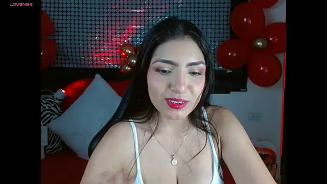 Snapshot of Carolaine69_ chatting on July 1, 2026, 2:07 pm Carolaine69 online show from July 1, 2026, 2:07 pm