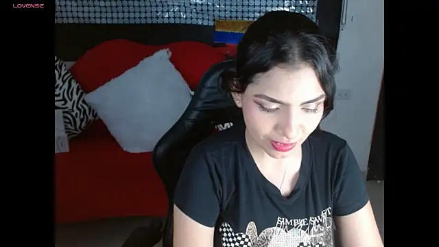 Snapshot of Carolaine69_ chatting on July 4, 2026, 2:23 pm Carolaine69 online show from July 4, 2026, 2:23 pm